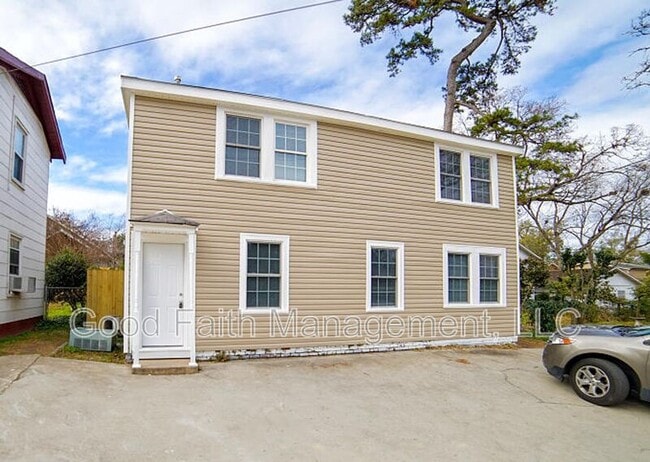 Building Photo - 1007 Hogan St Unit A