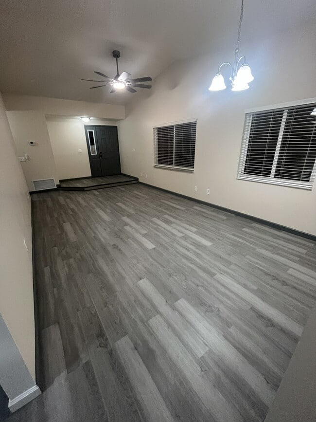 Photo - 218 Perth Ct