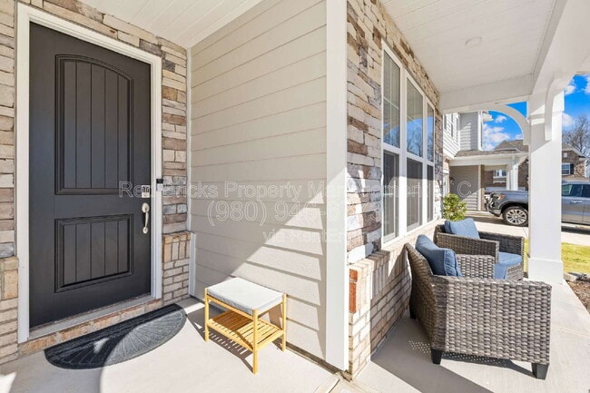 Photo - 104 Winterberry St