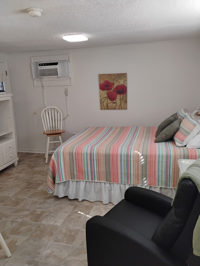 Toda la ropa de cama incluida - 706 Walston Ave Unidad .5