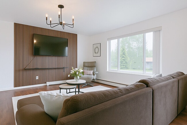 Building Photo - 3300 Chaparral Cir Unit ID1284536P