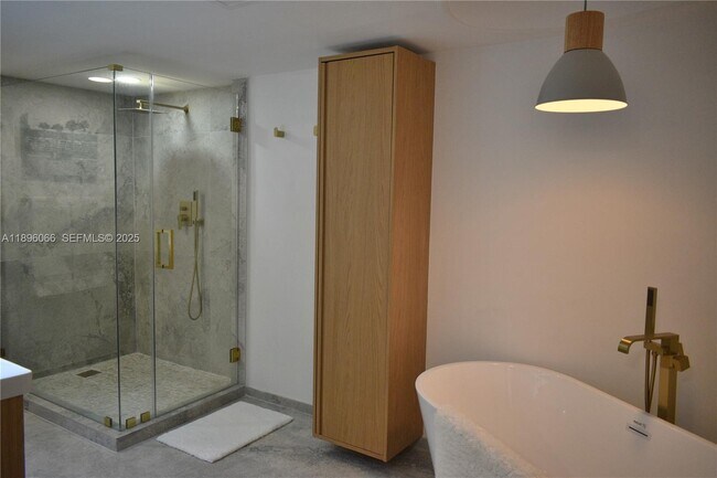 Building Photo - 1865 S Ocean Dr Unit 14N