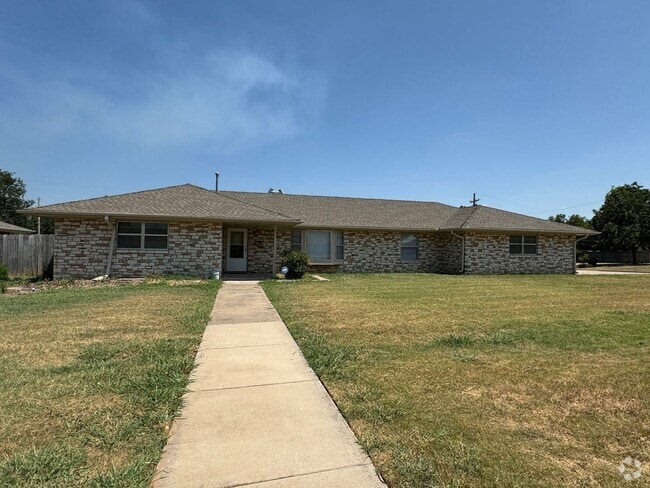 Building Photo - 1701 NW 34th St Rental