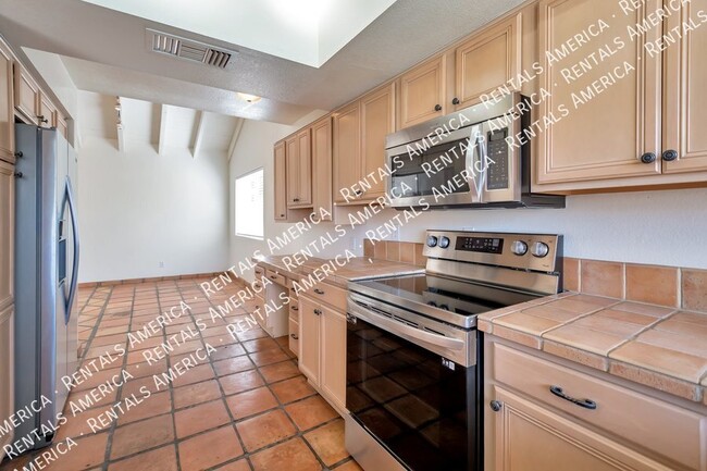 Photo - 2076 E Alameda Dr