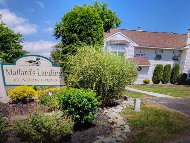 Building Photo - 139 S Edgewater Dr Unit Mallards Landing
