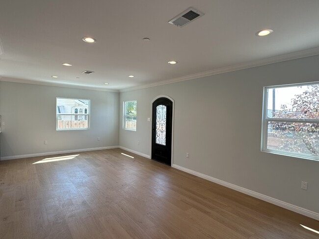 Photo - 515 Archwood Pl