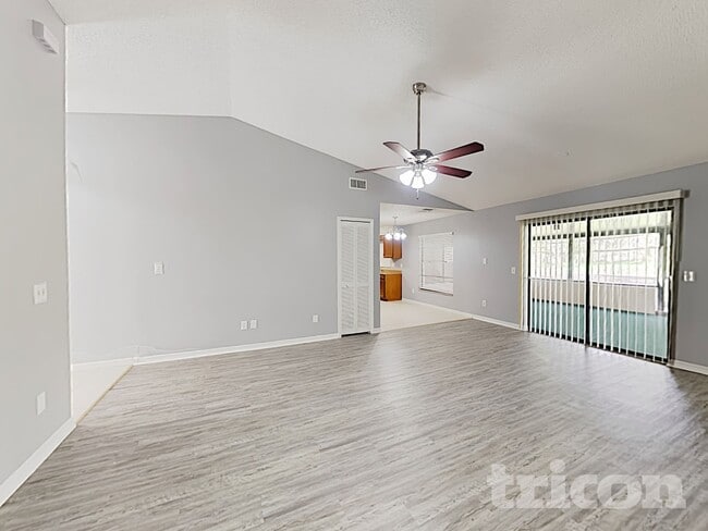 Photo - 6427 Undine Way