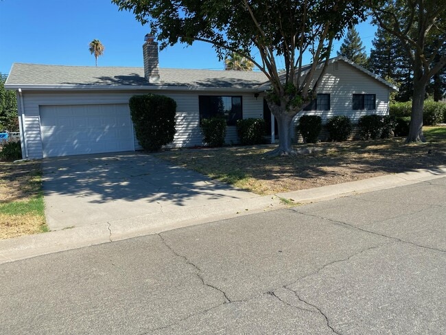 Building Photo - 3015 Clearview Dr