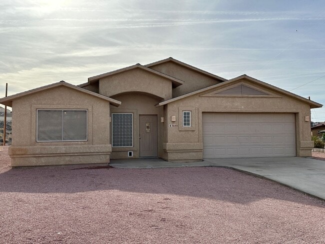 Building Photo - Long term - Unfurnished - Large home with ...