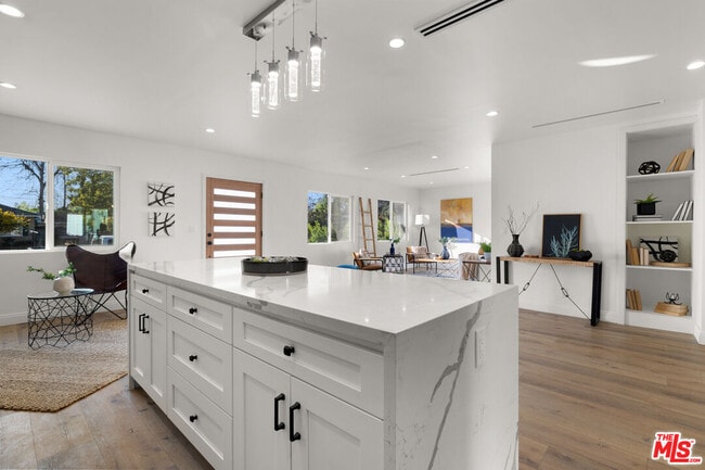 5928 Tobias Ave