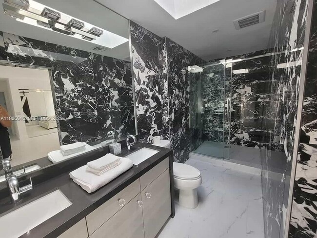 Photo - 270 SE 7th St