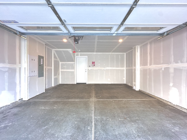 Photo - 15423 Admiralty Way