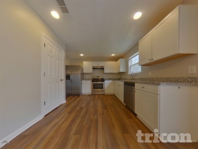 Photo - 693 Grandview Cir
