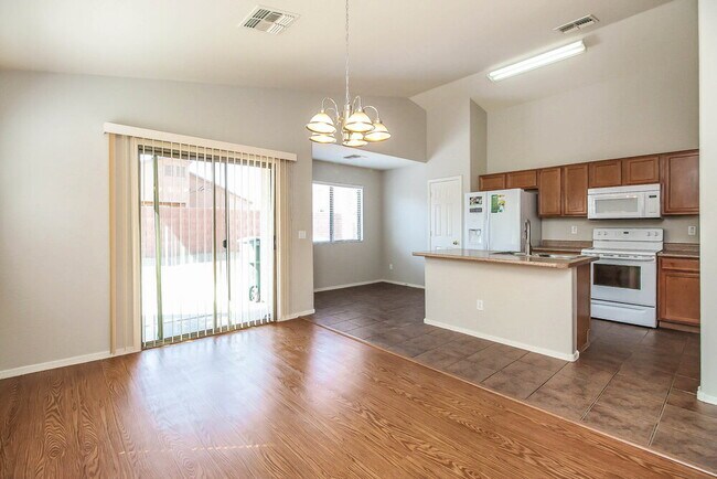 Photo - 3329 W Wayland Dr