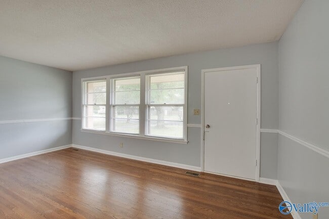 Photo - 4108 Lakeview Dr NW