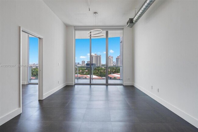 3029 NE 188th St Unit 818