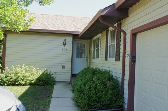 Building Photo - 1900 Stanford Dr