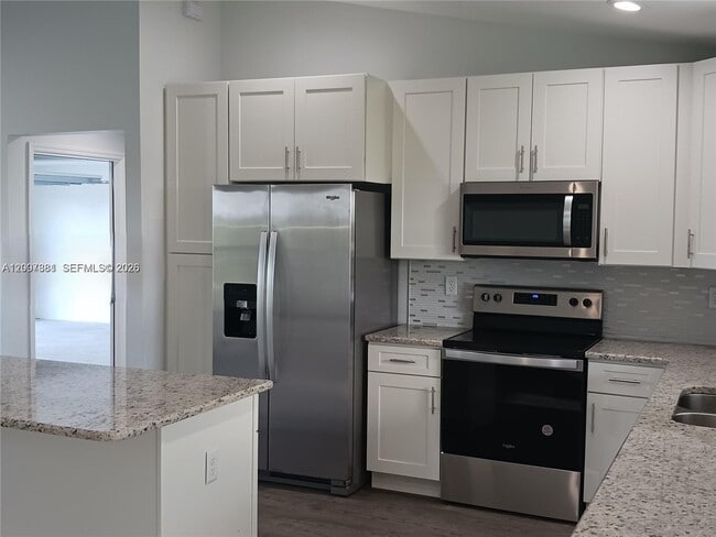 Photo - 634 Royce Rd