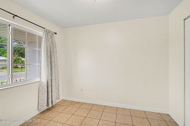 Photo - 255 W Towne Pl