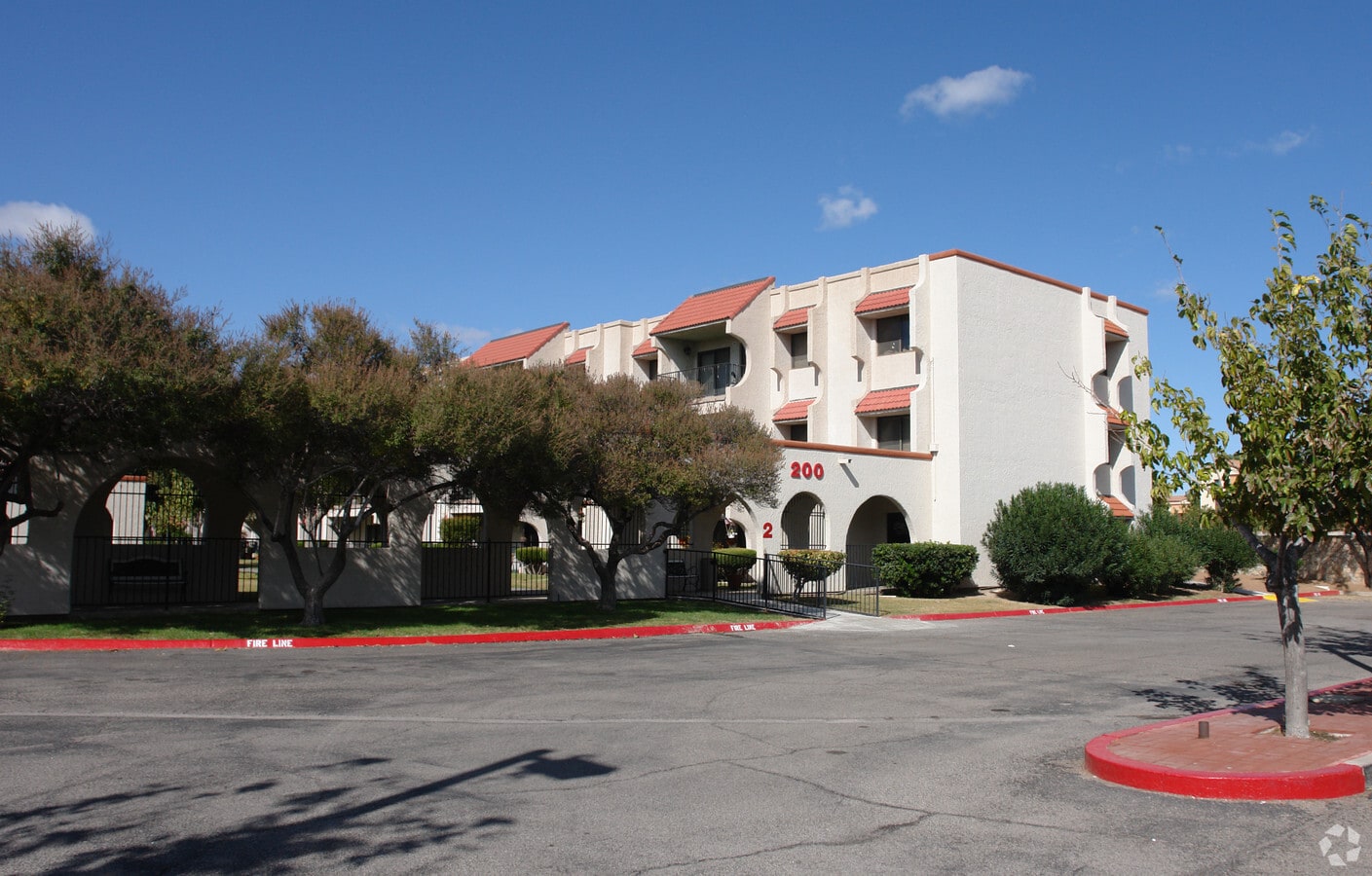 White Acres - White Acres Apartments