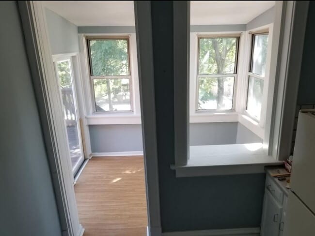 Building Photo - Tower Grove Area Living | Spacious Second-Floor Unit