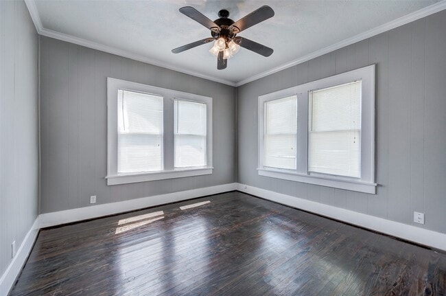 Photo - 109 E 23rd St