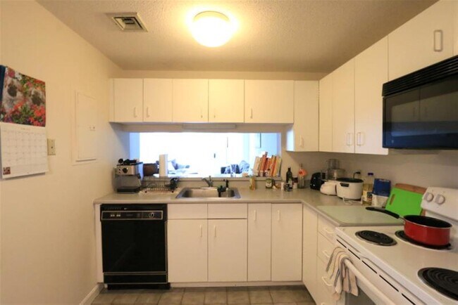 Photo - 175 Beacon St