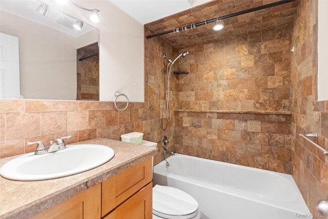 Photo - 13 Country Greens Dr