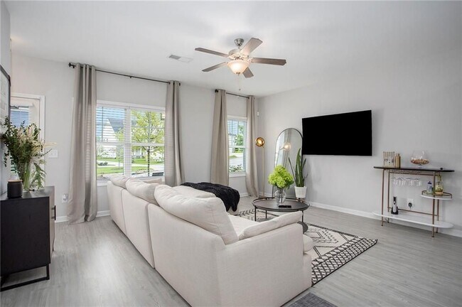 Photo - 1961 James Red Moore Blvd