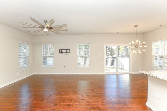 Photo - Exquisitely Maintained Move-in Ready!