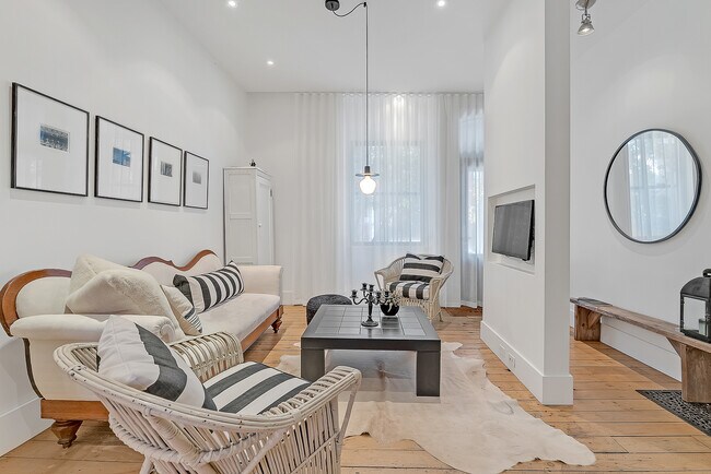 Photo - 20 Boulton Ave