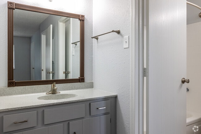 1BR, 1BA - 730 SF - Bedroom