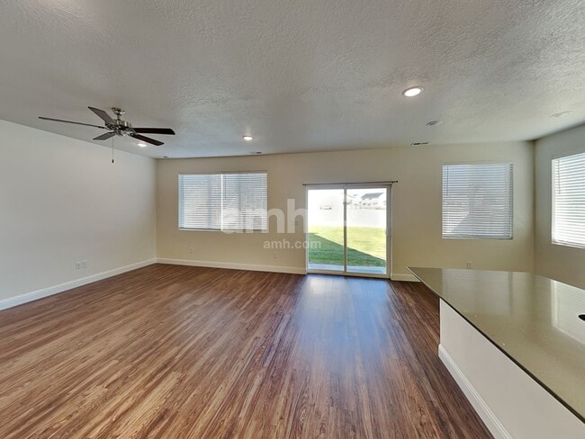 Photo - 292 N Gibbons Ln