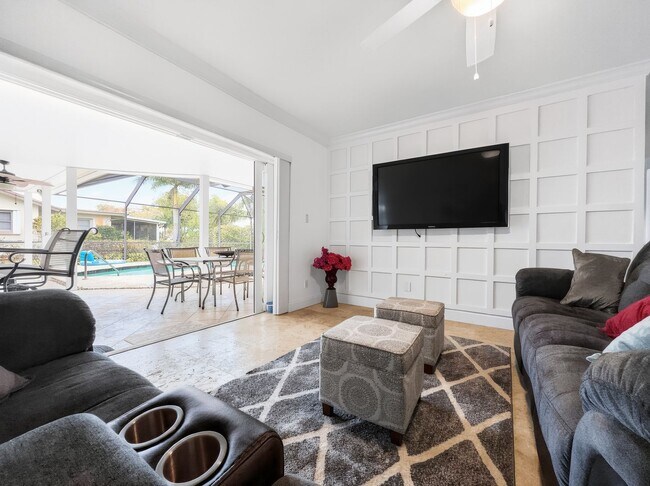 Photo - Golf Lover 4 Bed + Den and 3 Bath Pool Home in Lely Golf Estates