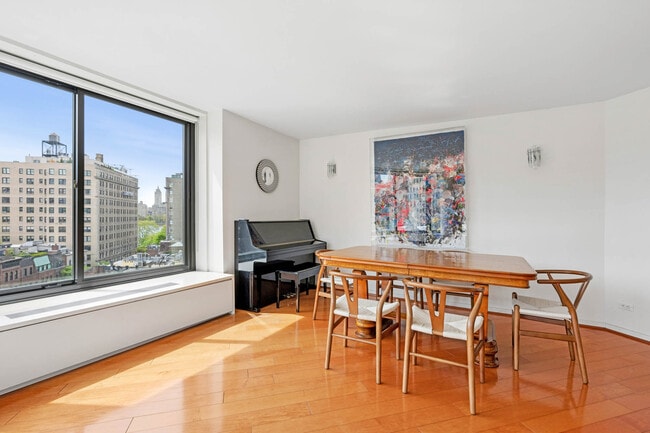 Photo - 40 E 94th St