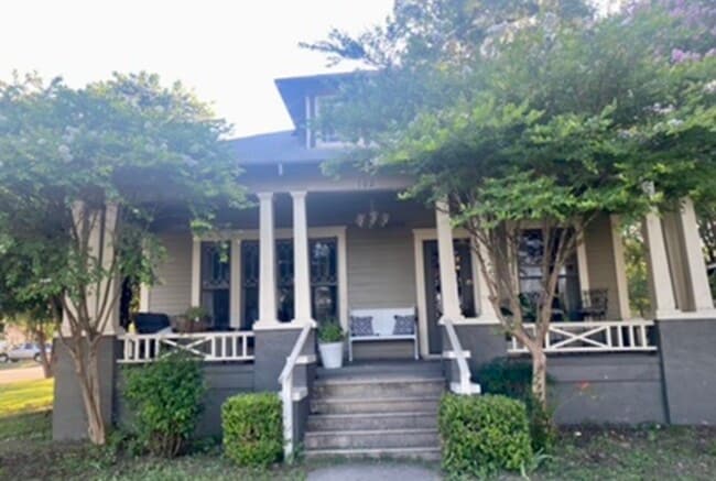 Photo - 102 N Main St House
