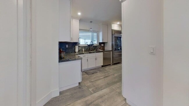 Photo - Waterfront Lido Island with Pool