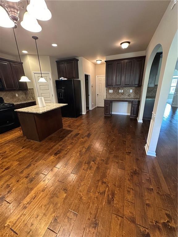 Photo - 852 Nevis Way