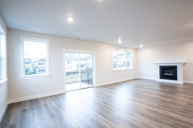 Photo - Stunning new construction!