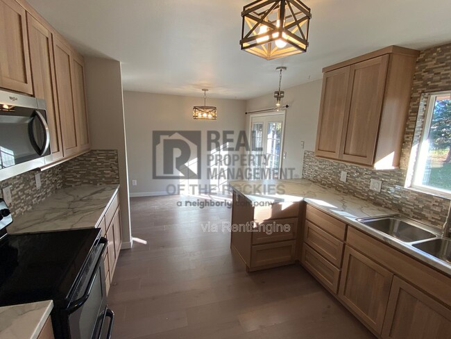 Photo - 700 Dawn Ave