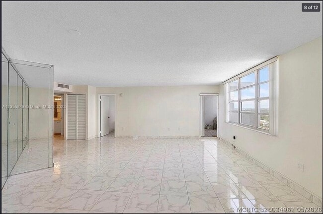 Building Photo - 2750 NE 183rd St Unit Ph