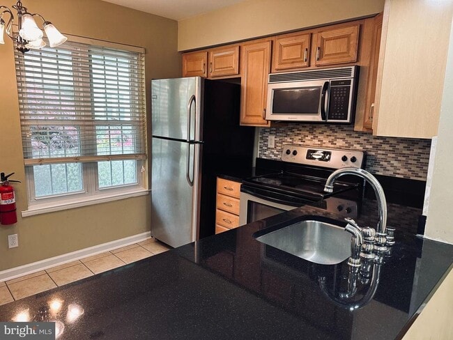 Photo - 328A Delancey Pl