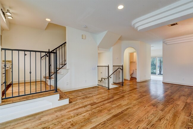 Photo - 2210 Mason St