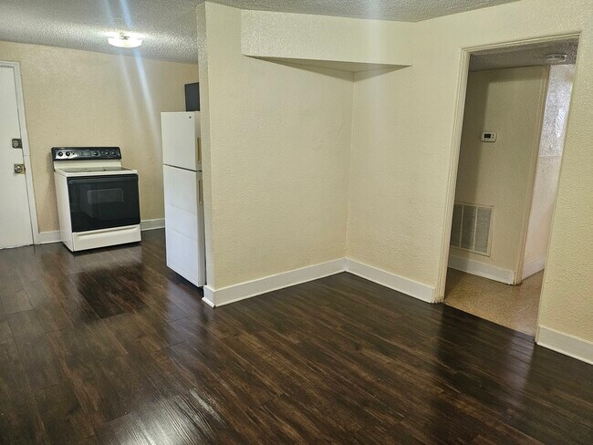 2113 Mount Herman St Unit B