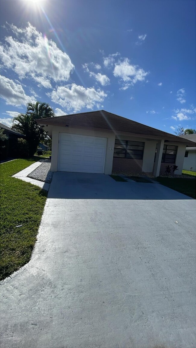 Photo - 1380 Longarzo Pl
