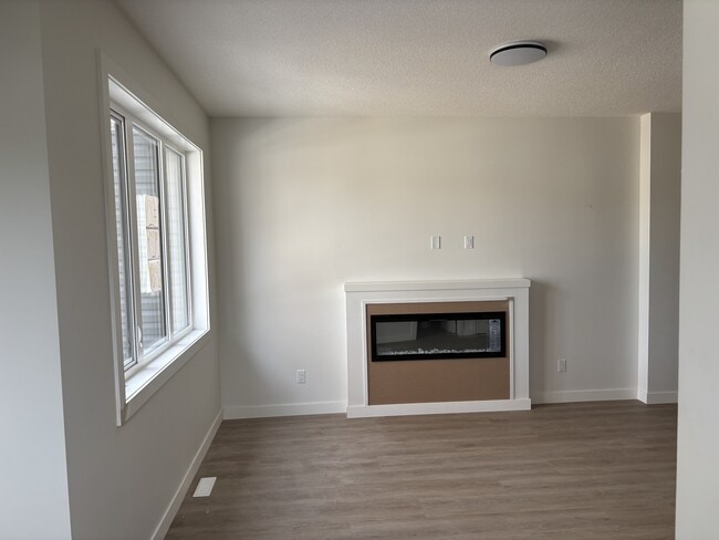 Photo - 14019-14104 104 Ave NW