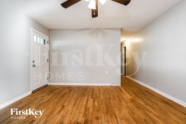 Photo - 5562 Hood St