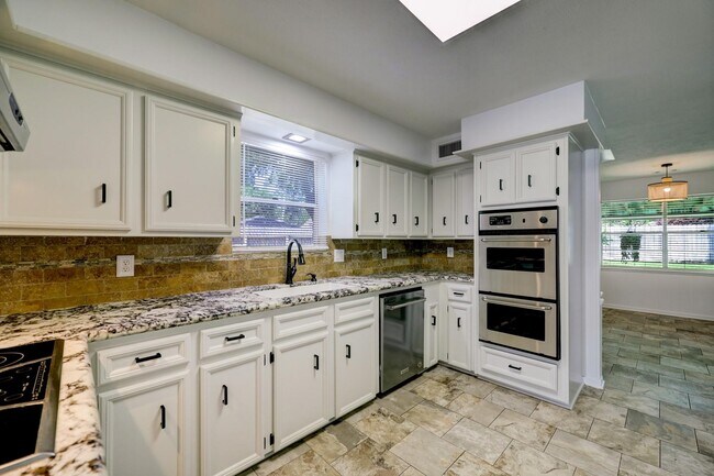 Photo - 5714 Spanish Oak Dr