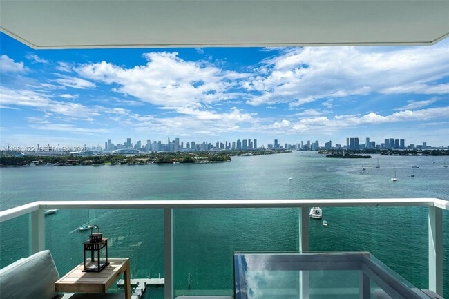 Building Photo - 1000 West Ave Unit 1515