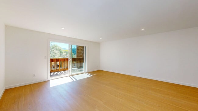 Photo - 50 Corte Real Unit 2